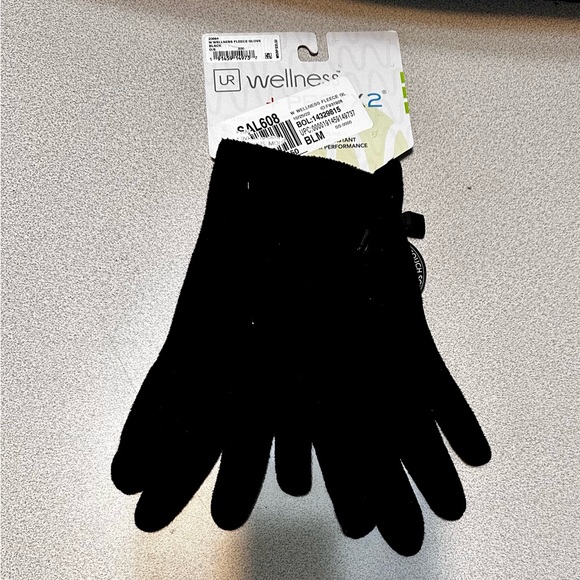 NWT Women’s UR Wellness Antimicrobial Tech-Friendly Fleece Gloves, One Size - Picture 3 of 4